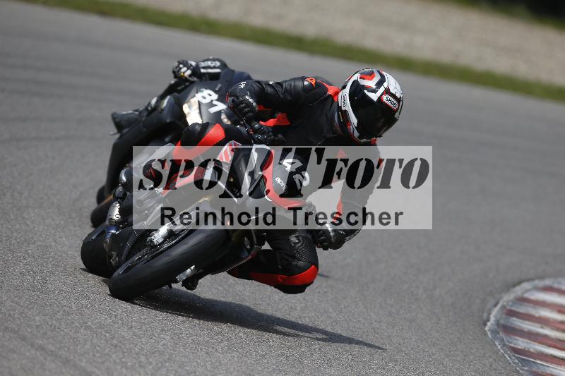 /Archiv-2024/29 12.06.2024 MOTO.CH Track Day ADR/Gruppe blau/42